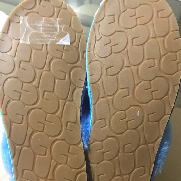 UGG slippers sz 6 - Picture 3 of 6